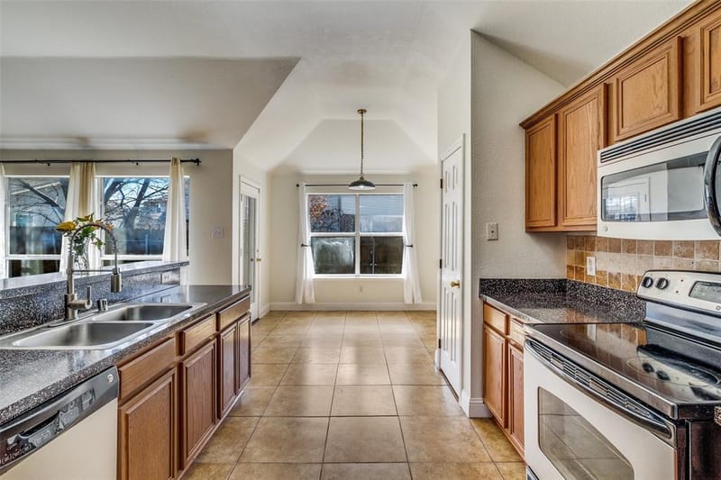 4621 Saint Francis Avenue, Dallas TX 75227 - Photo 14