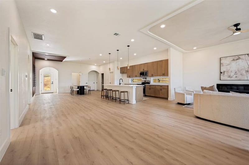 910 Gallant Fox Drive, Dallas TX 75211 - Photo 4