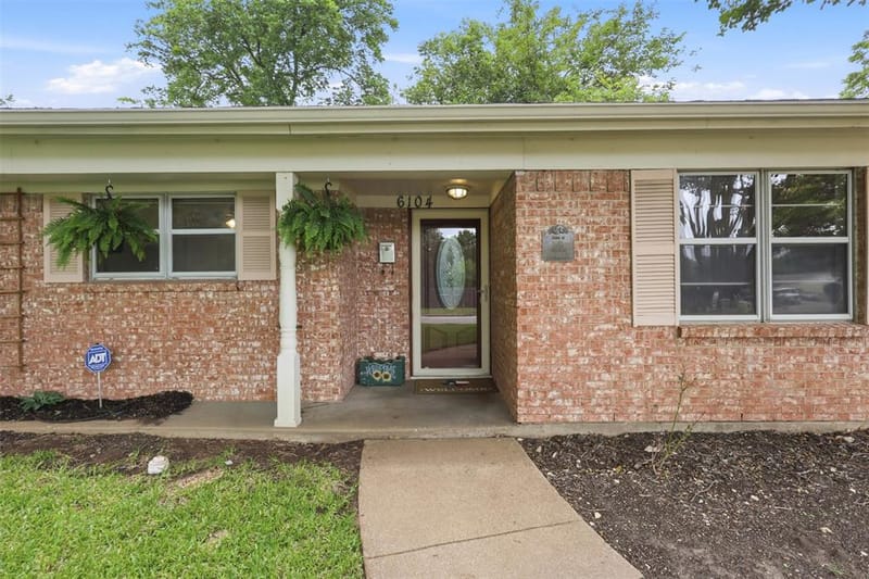 6104 Cliffside Drive, Edgecliff Village TX 76134 - Photo 2