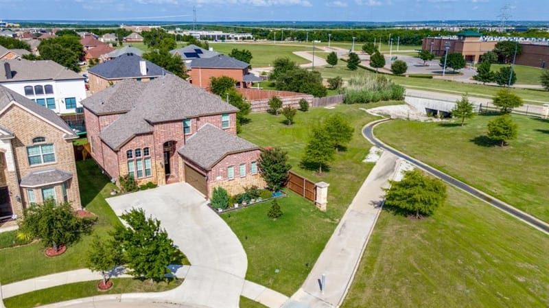 1247 Lynn Drive, Arlington TX 76002 - Photo 4