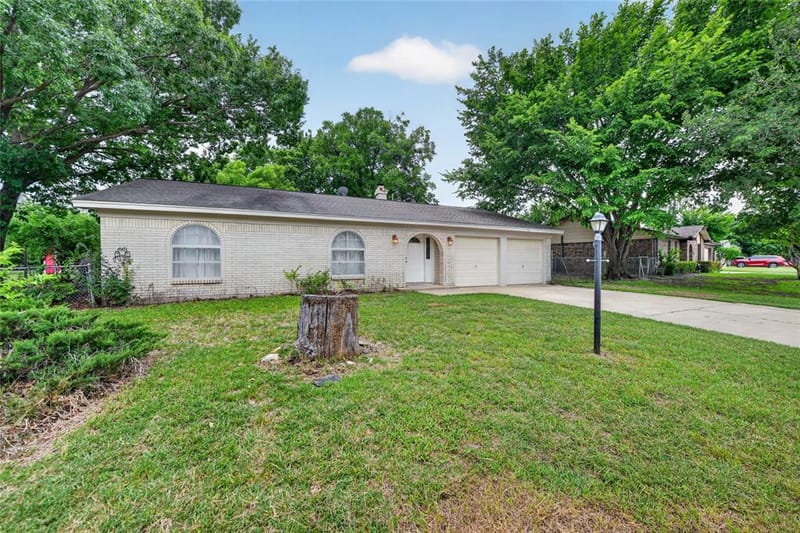 910 Kerry Street, Benbrook TX 76126 - Photo 6