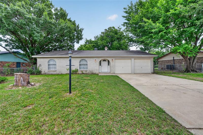 910 Kerry Street, Benbrook TX 76126 - Photo 32