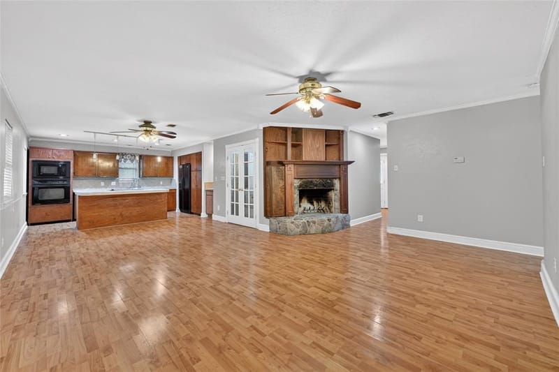 910 Kerry Street, Benbrook TX 76126 - Photo 10