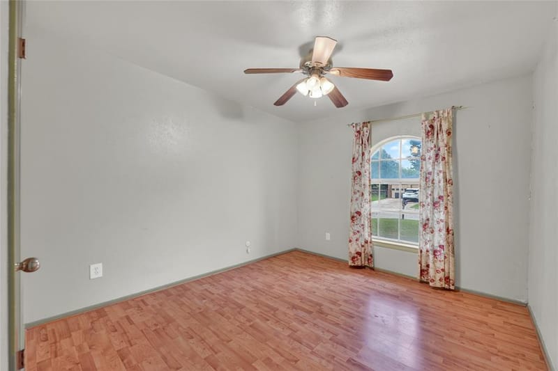 910 Kerry Street, Benbrook TX 76126 - Photo 19