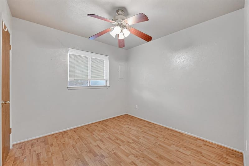 910 Kerry Street, Benbrook TX 76126 - Photo 31