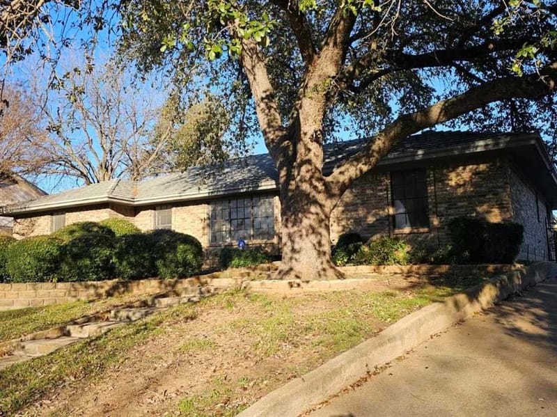 1817 Rhinevalley Drive, Arlington TX 76012 - Photo 2