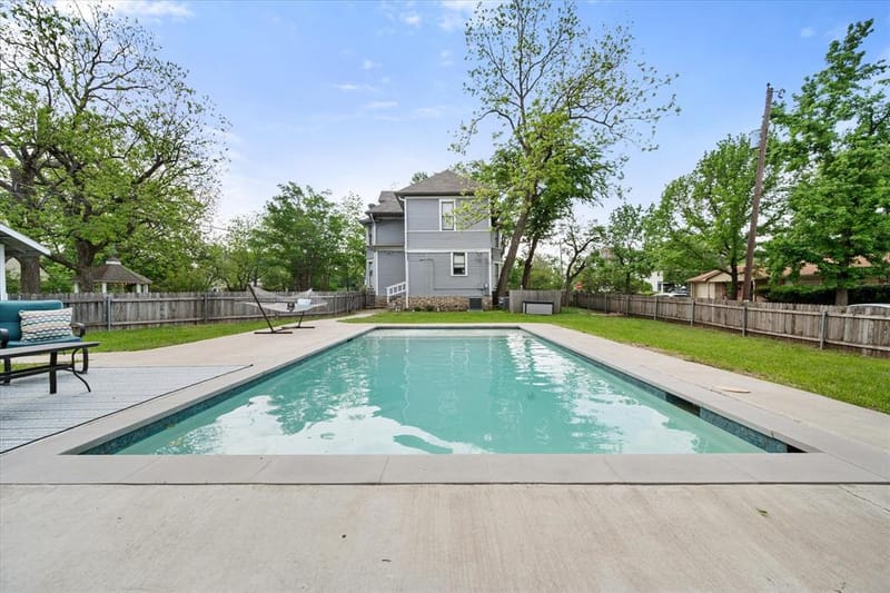 756 W 3rd Avenue, Corsicana TX 75110 - Photo 2