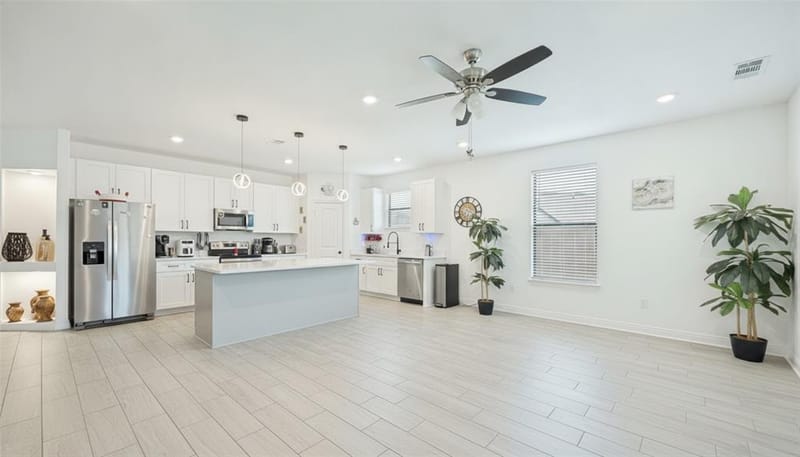 2404 Beverly Drive, Granbury TX 76048 - Photo 3