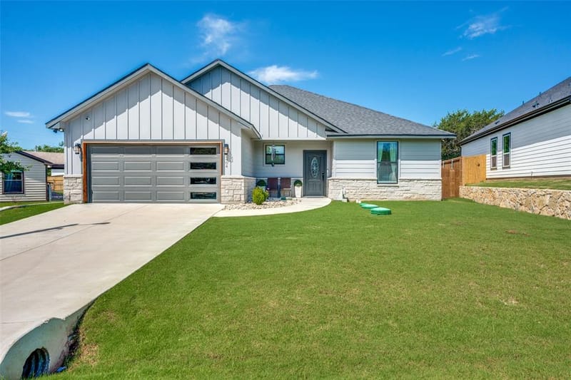2404 Beverly Drive, Granbury TX 76048