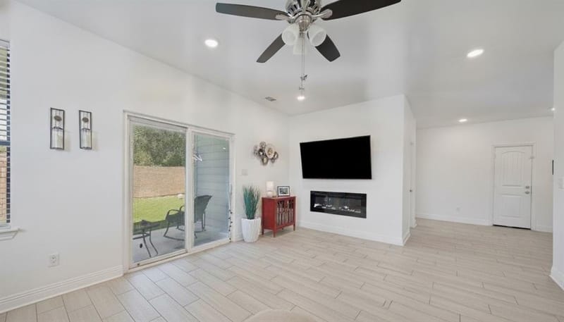 2404 Beverly Drive, Granbury TX 76048 - Photo 24