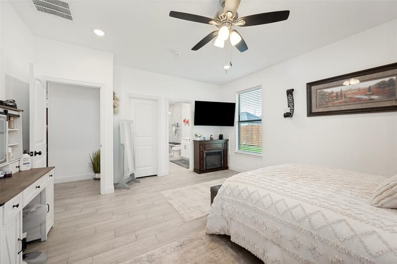 2404 Beverly Drive, Granbury TX 76048 - Photo 10