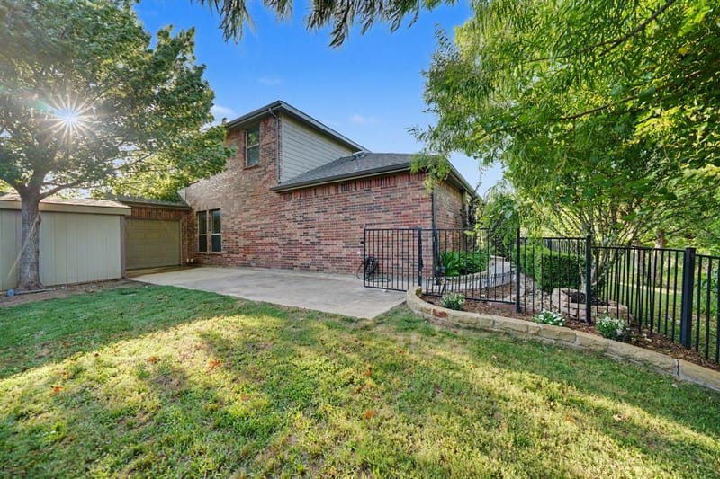 4541 Seventeen Lakes Court, Fort Worth TX 76262 - Photo 33