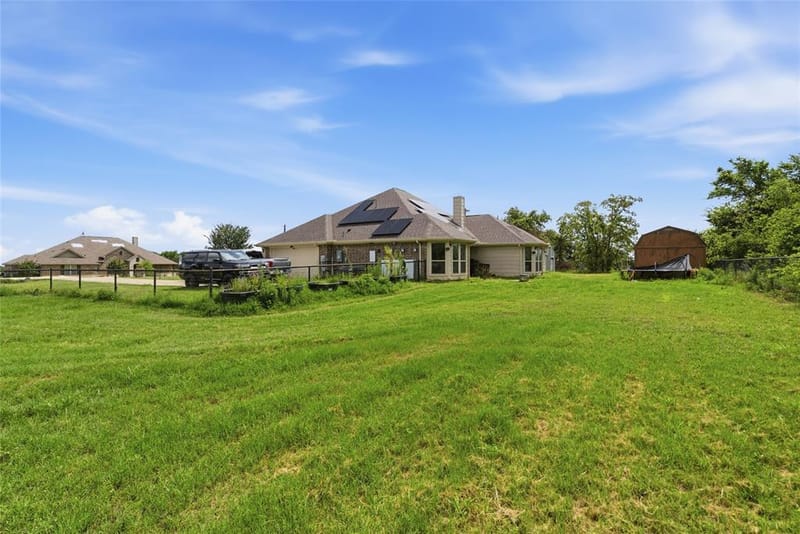 101 Hampton Lane, Springtown TX 76082 - Photo 6
