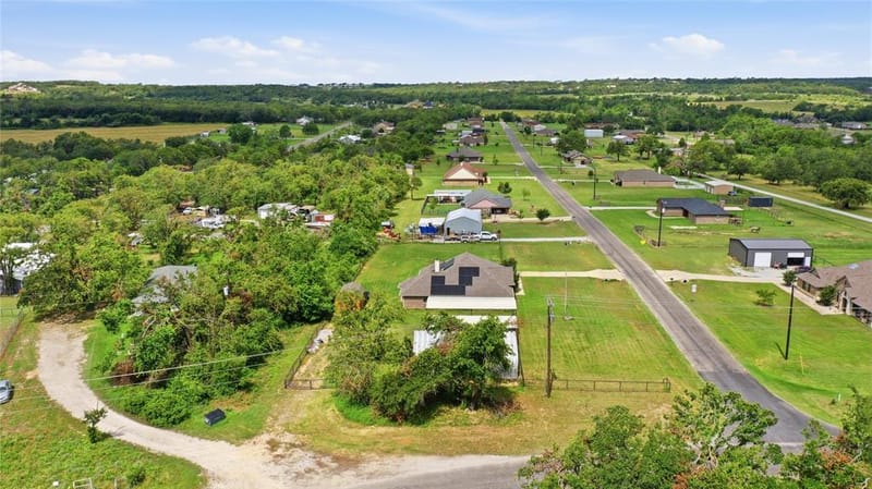 101 Hampton Lane, Springtown TX 76082 - Photo 3