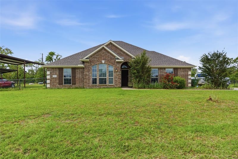 101 Hampton Lane, Springtown TX 76082 - Photo 8