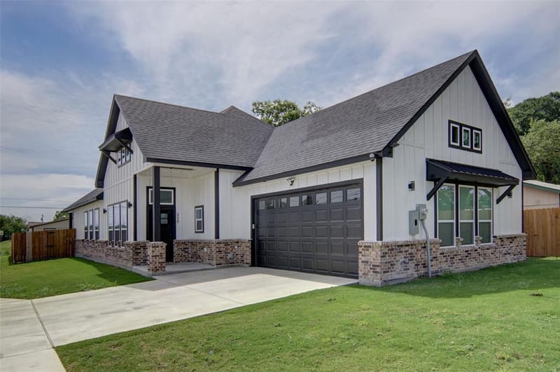 3220 N Houston Street, Fort Worth TX 76106 - Photo 2