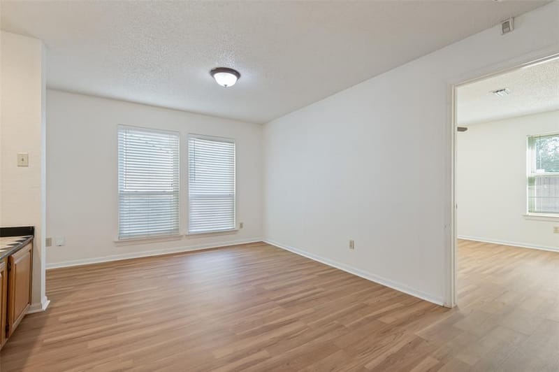 617 Valley Spring Drive, Arlington TX 76018 - Photo 9