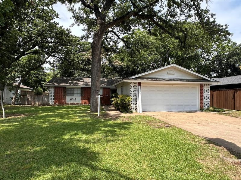 602 Buffalo Drive, Arlington TX 76013 - Photo 2