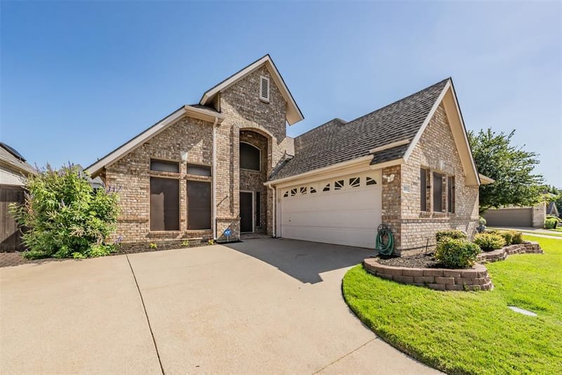 203 Arbor Park Drive, Euless TX 76039 - Photo 2