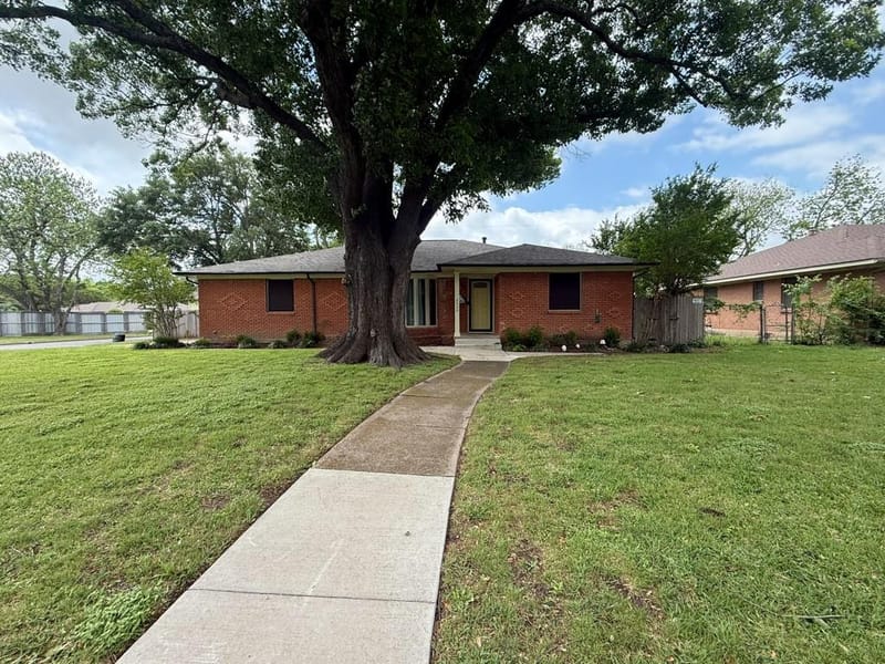 2424 Dorrington Drive, Dallas TX 75228