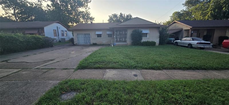 12052 Bellafonte Drive, Dallas TX 75243 - Photo 2