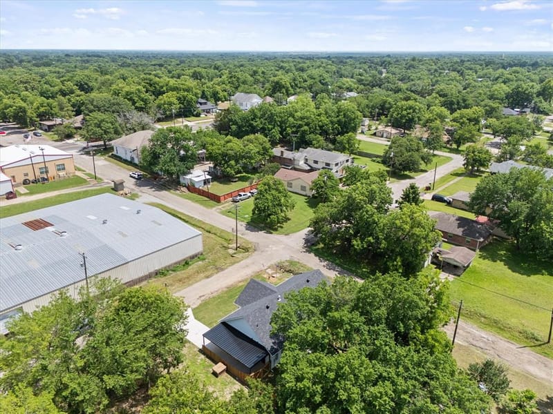 108 S Manson Street, Wolfe City TX 75496 - Photo 22
