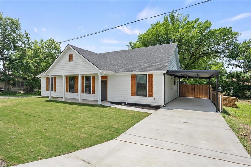 108 S Manson Street, Wolfe City TX 75496 - Photo 3