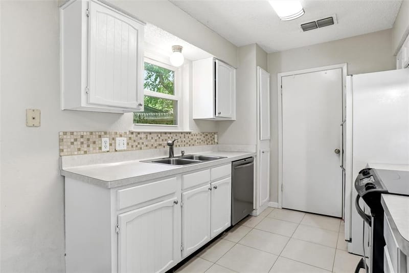 400 Woodlake Circle, Azle TX 76020 - Photo 6