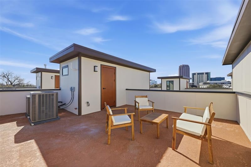 4635 Manett Street, Dallas TX 75204 - Photo 2