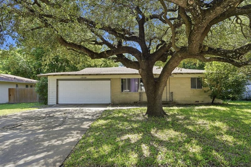1029 Usher Street, Benbrook TX 76126