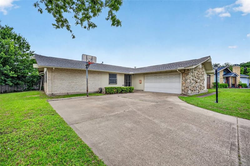 1744 Gross Road, Dallas TX 75228 - Photo 2