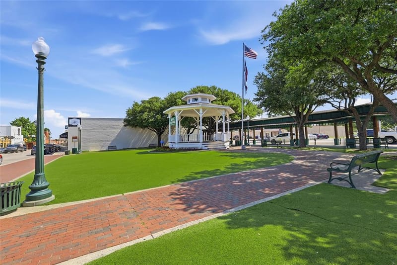 218 W Worth Street, Grapevine TX 76051 - Photo 20