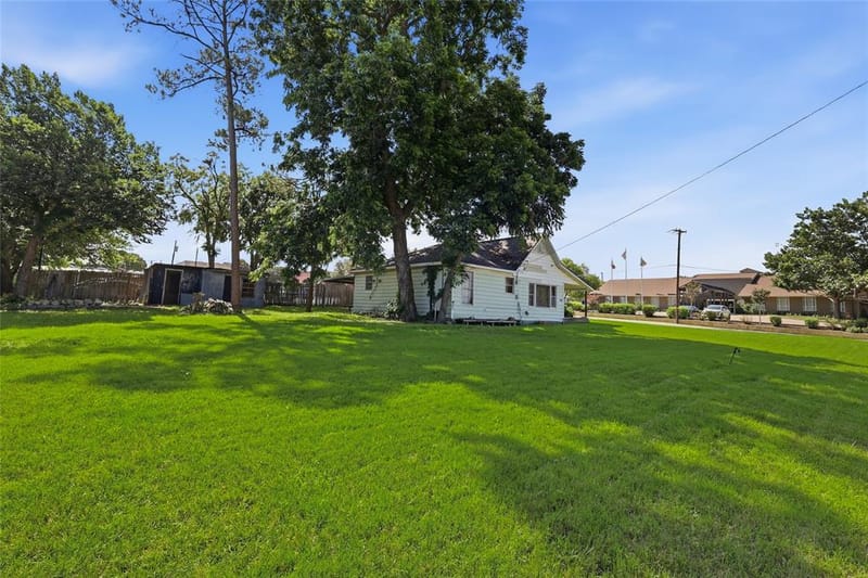 218 W Worth Street, Grapevine TX 76051 - Photo 10