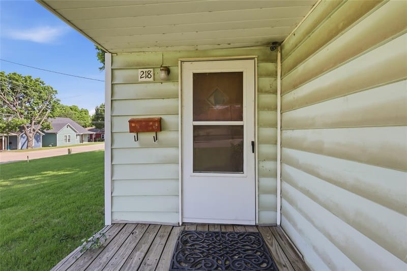 218 W Worth Street, Grapevine TX 76051 - Photo 4