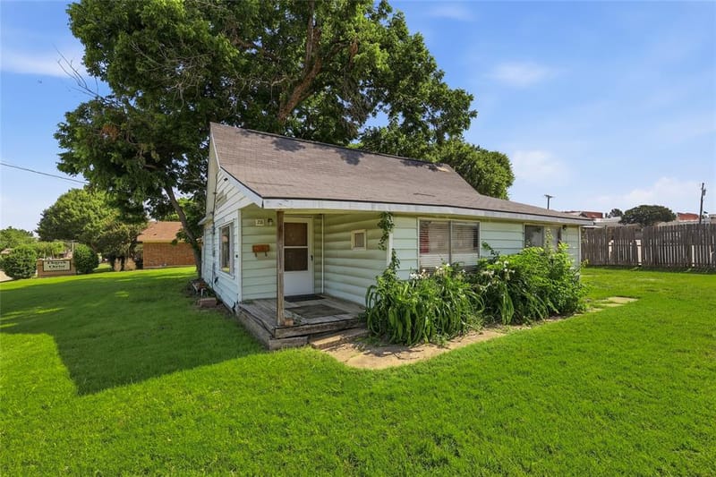 218 W Worth Street, Grapevine TX 76051 - Photo 8