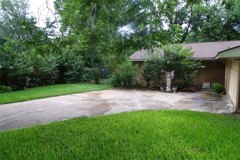 411 Brookwood Drive, Woodway TX 76712 - Photo 2