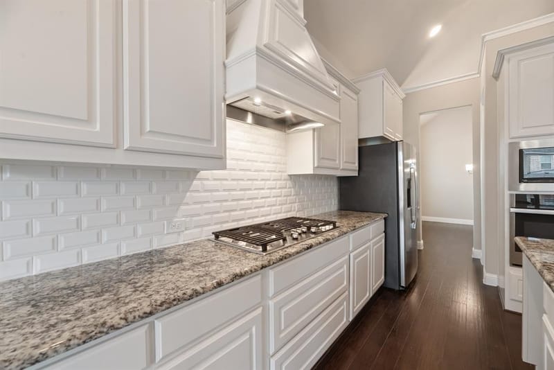 1900 Monahan Drive, Lantana TX 76226