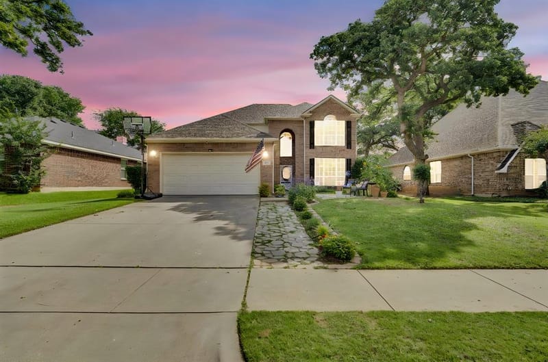 517 Crawford Drive, Burleson TX 76028