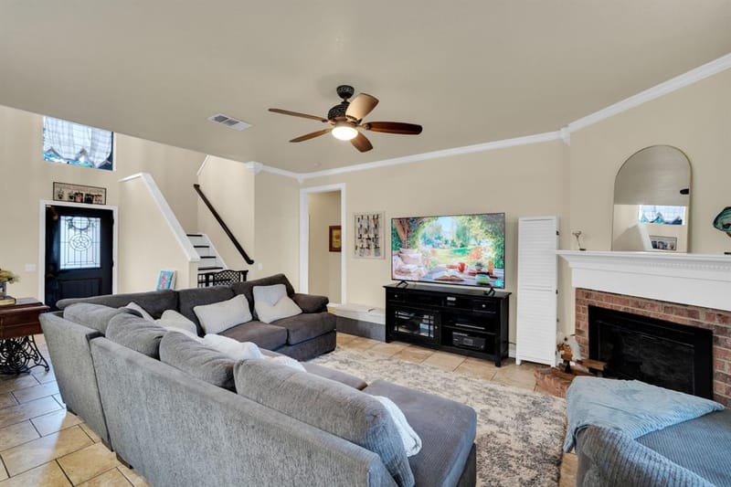 517 Crawford Drive, Burleson TX 76028 - Photo 9