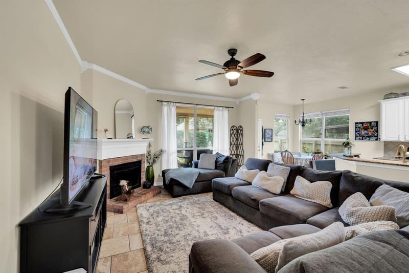 517 Crawford Drive, Burleson TX 76028 - Photo 10