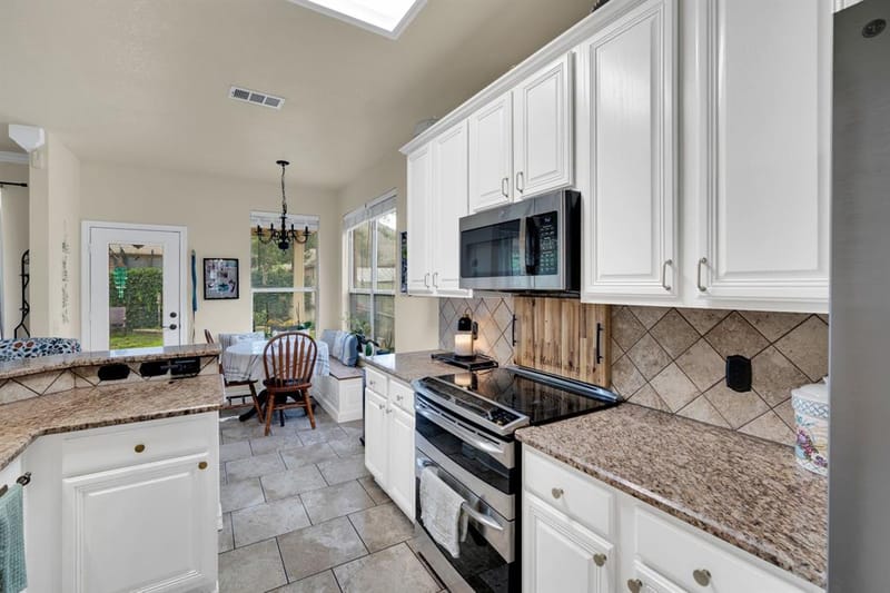 517 Crawford Drive, Burleson TX 76028 - Photo 4