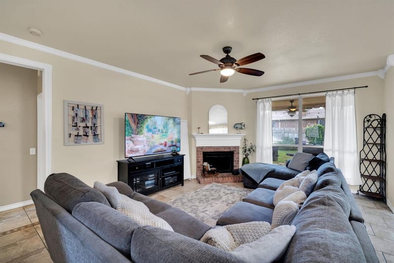 517 Crawford Drive, Burleson TX 76028 - Photo 8