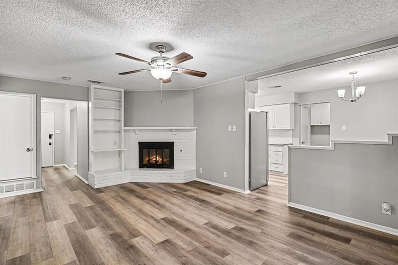 2728 Jewell Drive, Arlington TX 76016 - Photo 2