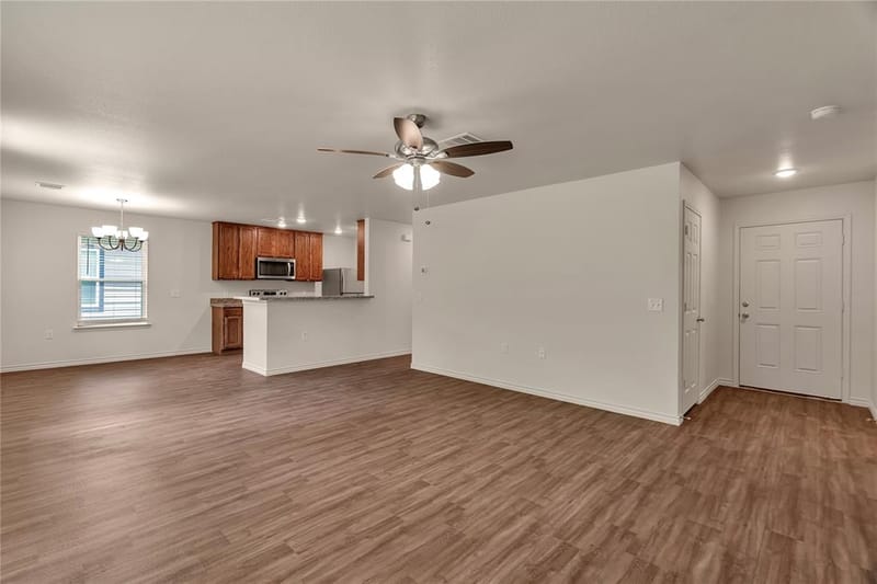 636 Crockett Drive, Cleburne TX 76031 - Photo 7