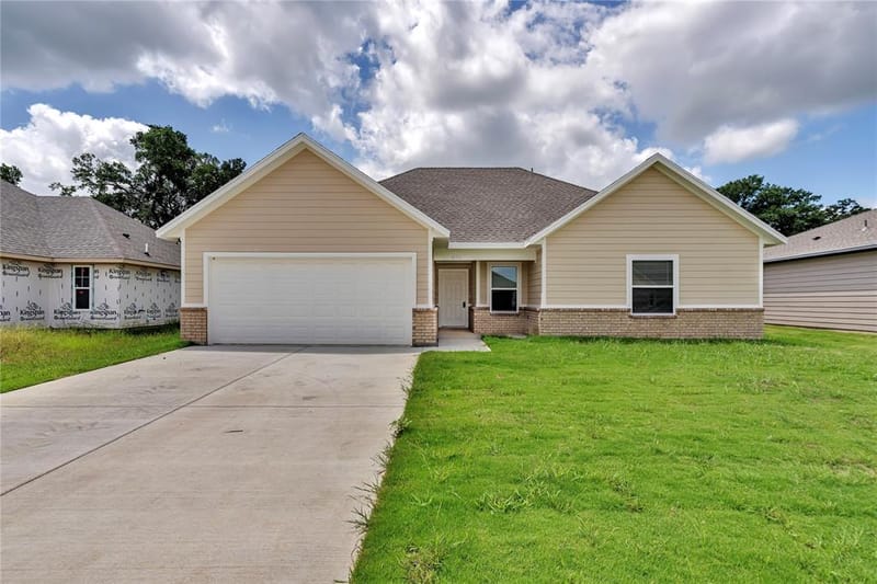 636 Crockett Drive, Cleburne TX 76031 - Photo 3