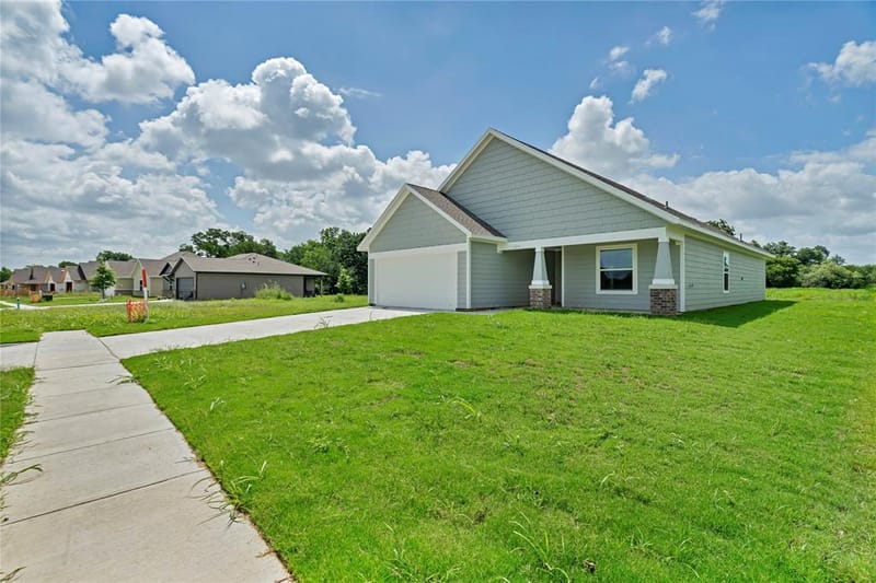 624 Crockett Drive, Cleburne TX 76033 - Photo 2