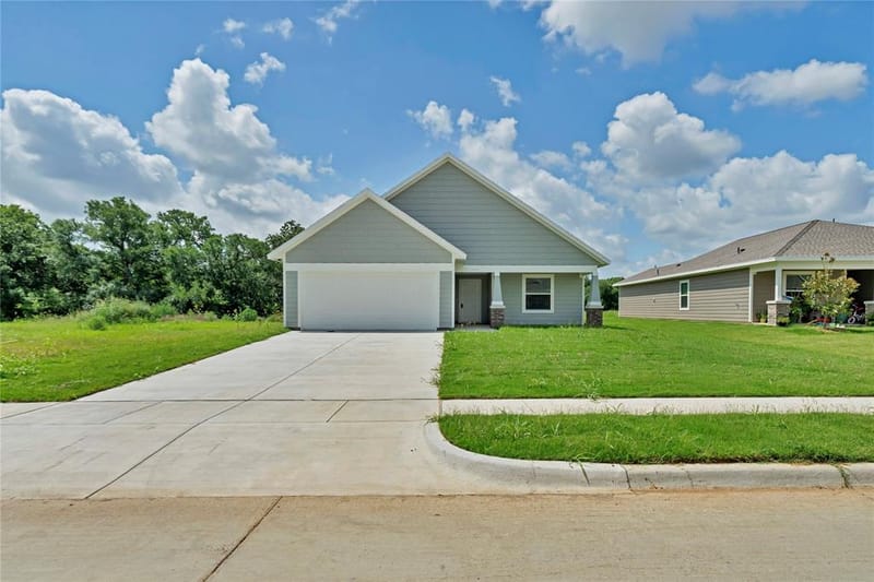 624 Crockett Drive, Cleburne TX 76033 - Photo 3