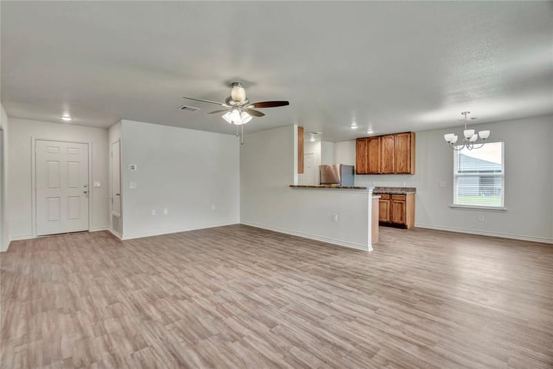 624 Crockett Drive, Cleburne TX 76033 - Photo 8