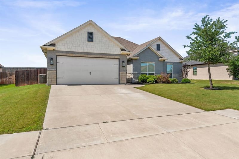 219 Bayless Avenue, Godley TX 76044 - Photo 21