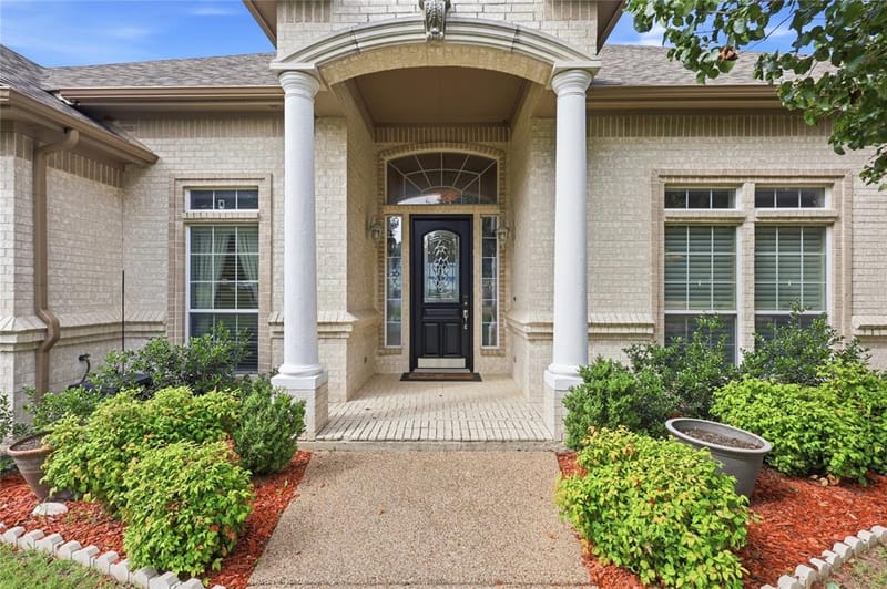 8804 Summit Point Court, Fort Worth TX 76179 - Photo 3